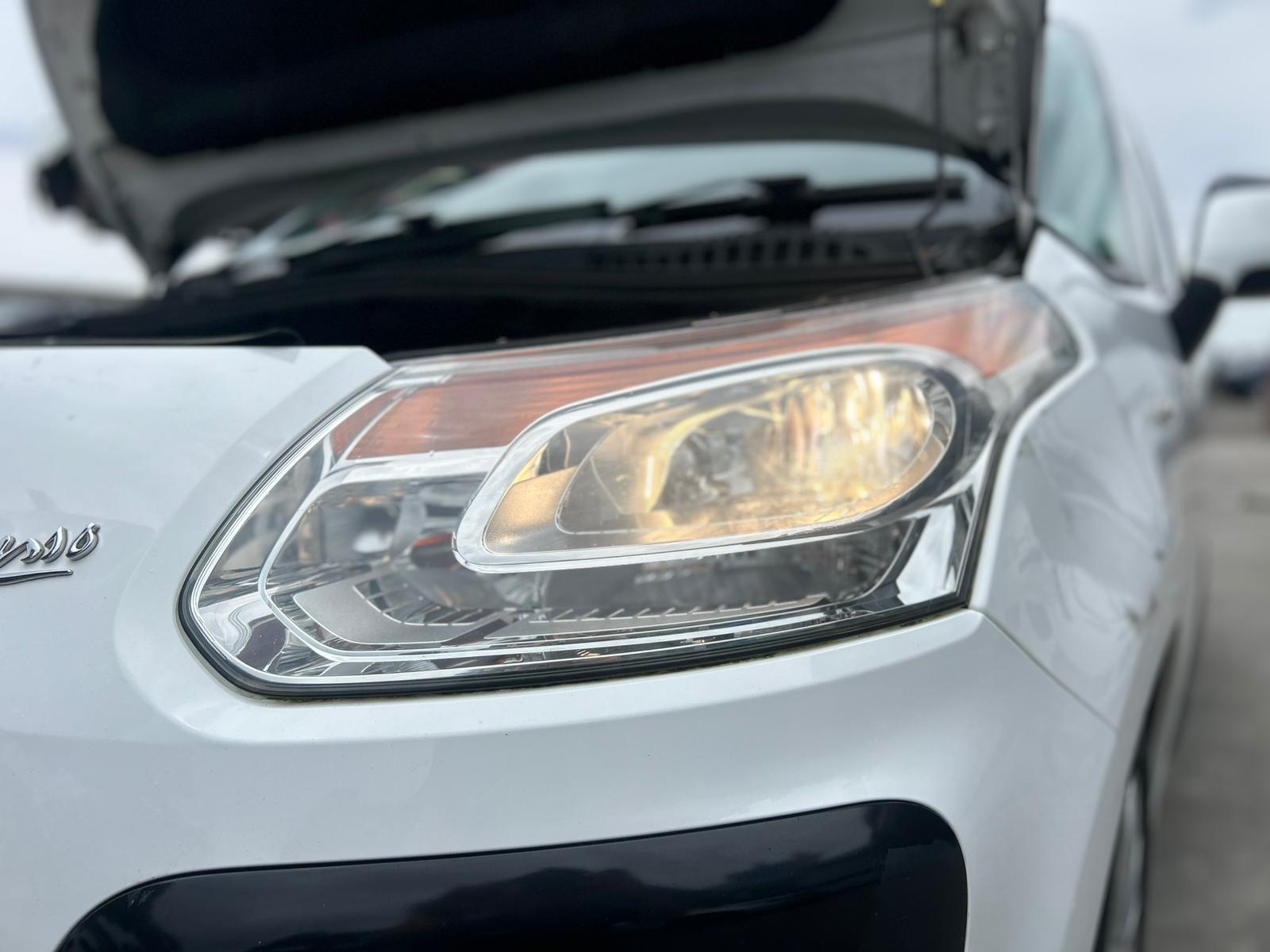 FAR STANGA/DREAPTA CITROEN C3 PICASSO - AN 2010
