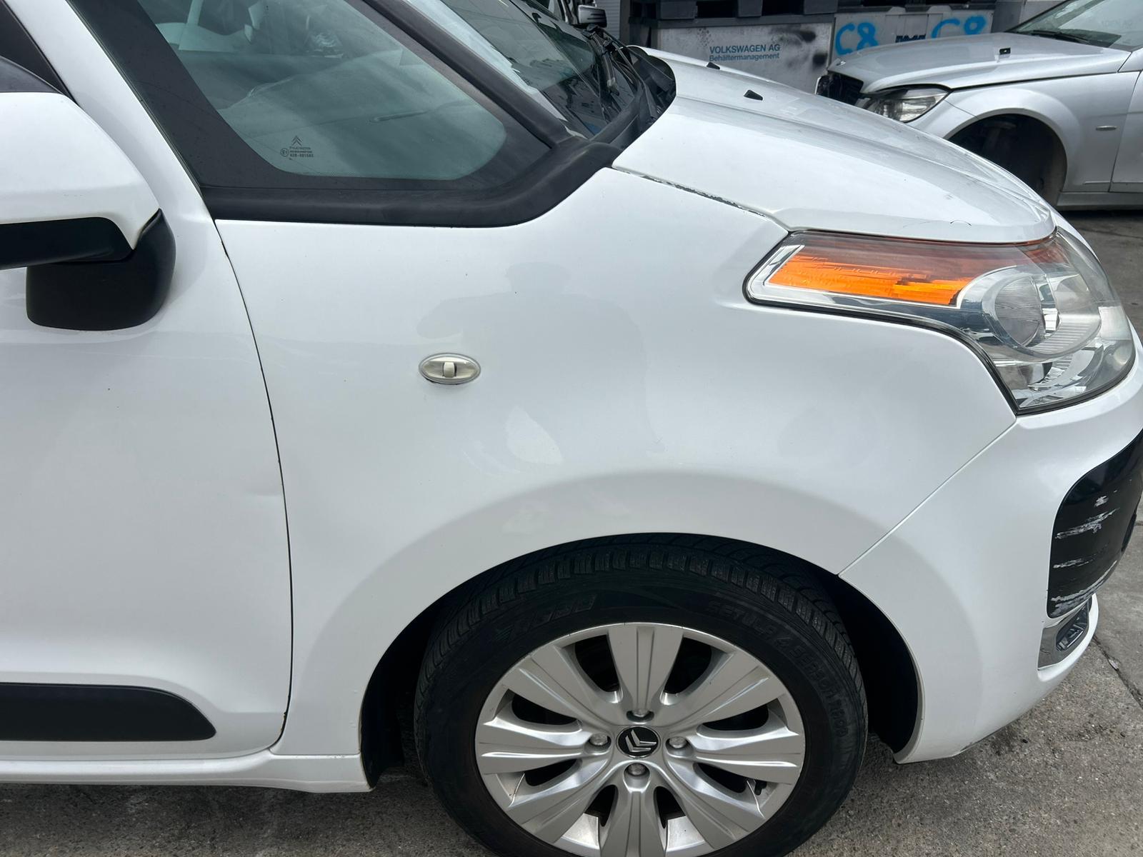 ARIPA STANGA/DREAPTA CITROEN C3 PICASSO - AN 2010