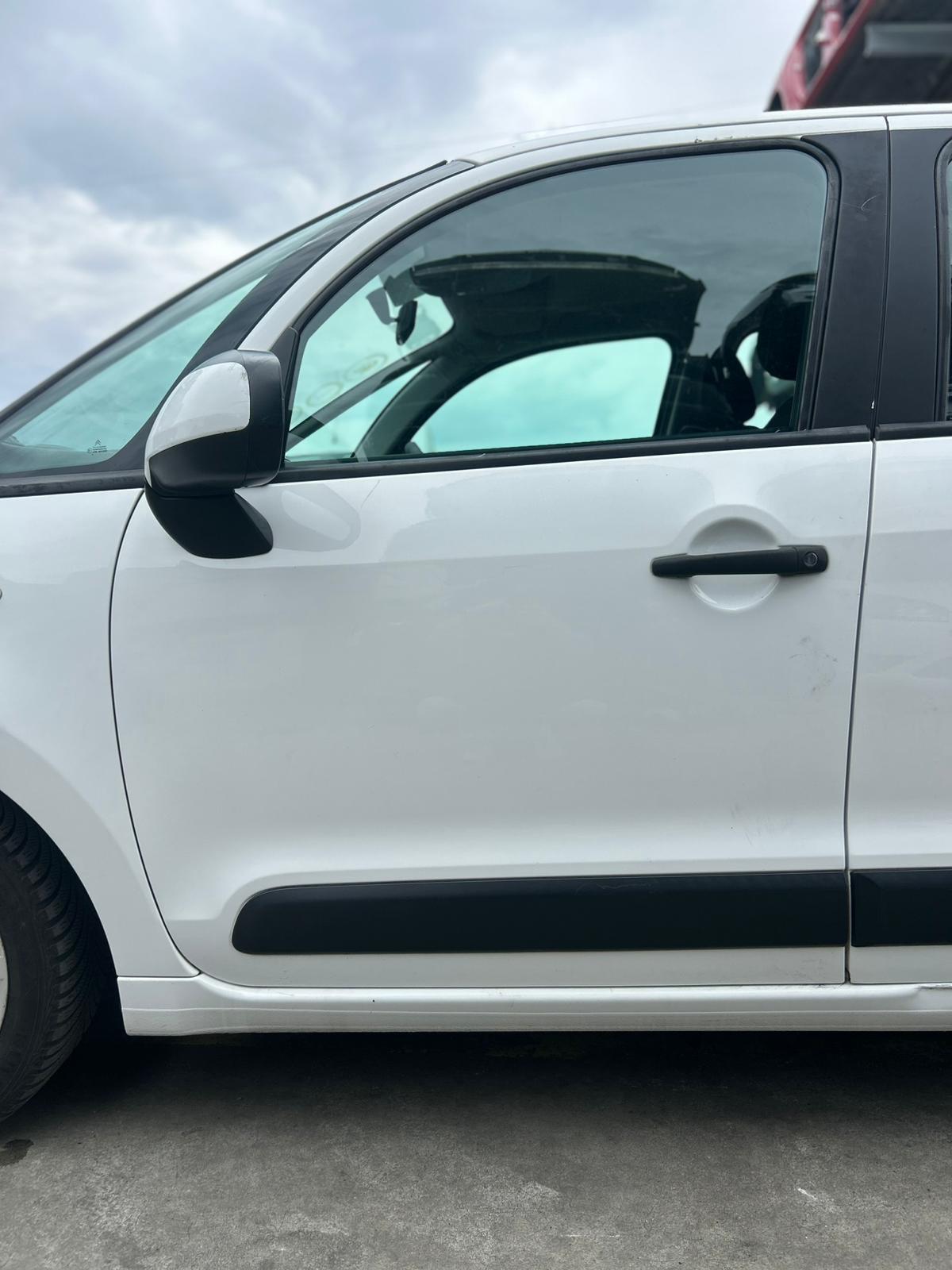 USA FATA/SPATE - STANGA/DREAPTA CITROEN C3 PICASSO - AN 2010