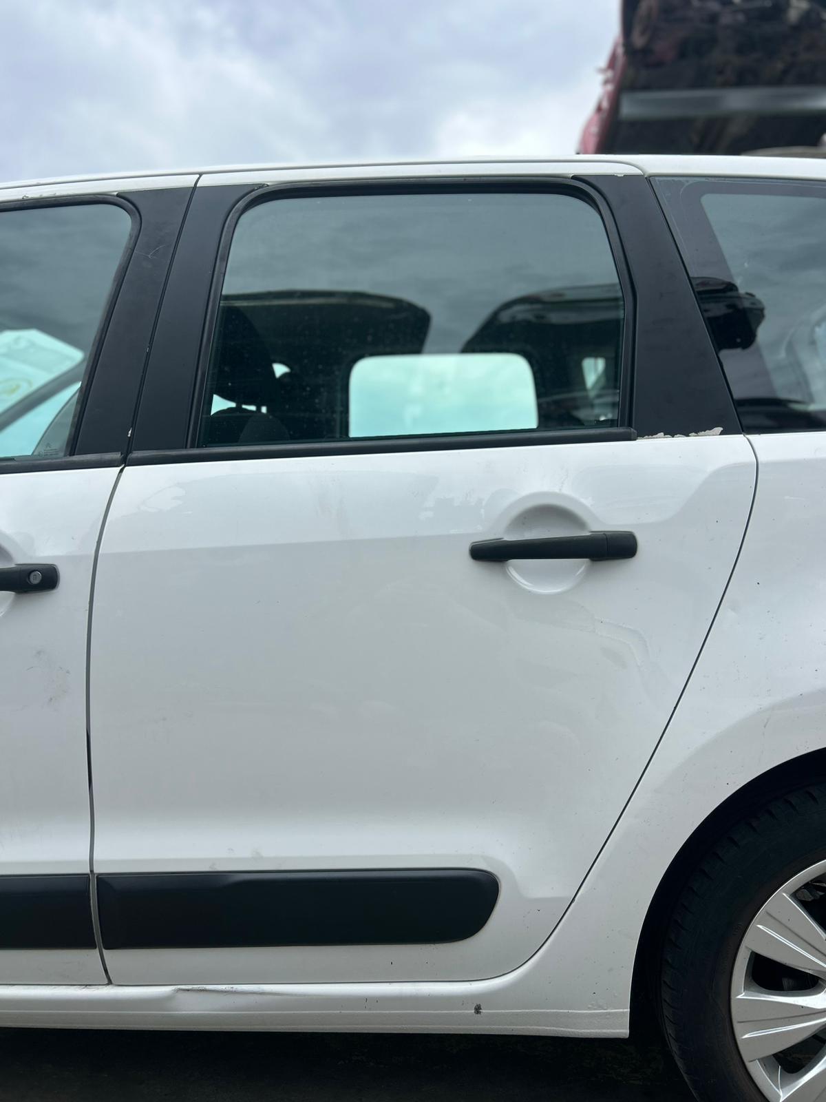 USA FATA/SPATE - STANGA/DREAPTA CITROEN C3 PICASSO - AN 2010 - imagine 2