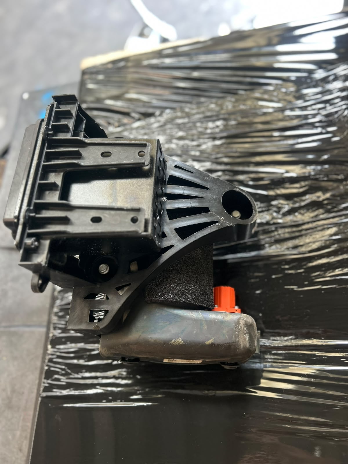 COMPRESOR CLIMA TESLA MODEL 3 - AN 2025 - COD OEM : 150125699M - imagine 2