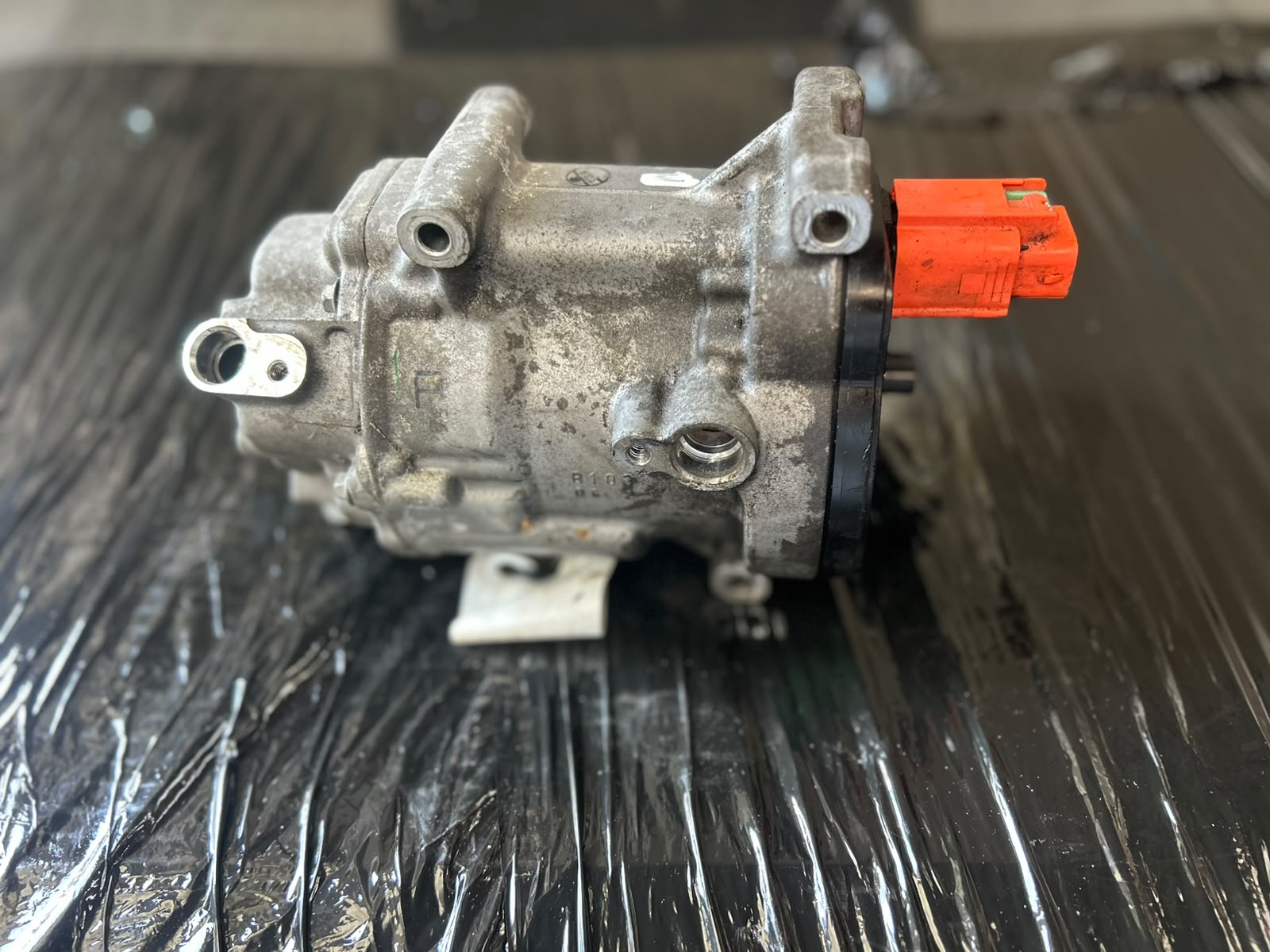 COMPRESOR CLIMA TOYOTA COROLLA 2.0HYBRID - AN 2023 - COD OEM : 0424001192