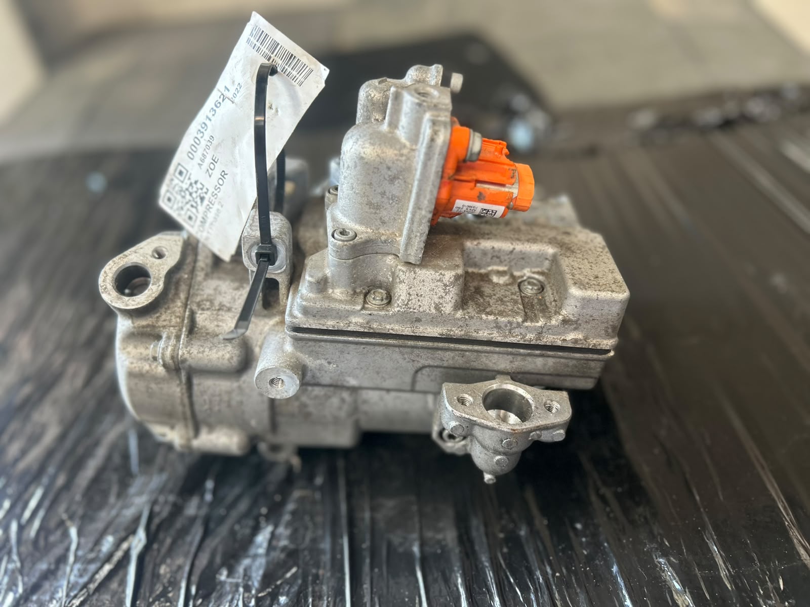 COMPRESOR CLIMA RENAULT ZOE (ELECTRIC) - AN 2020 - COD OEM : 926005749R - imagine 2