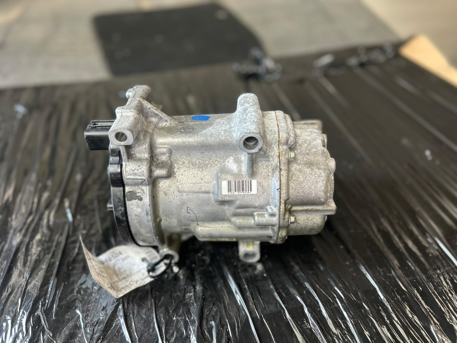 COMPRESOR CLIMA TOYOTA COROLLA/YARIS/CH-R - AN 2020 - COD OEM : 0424000500