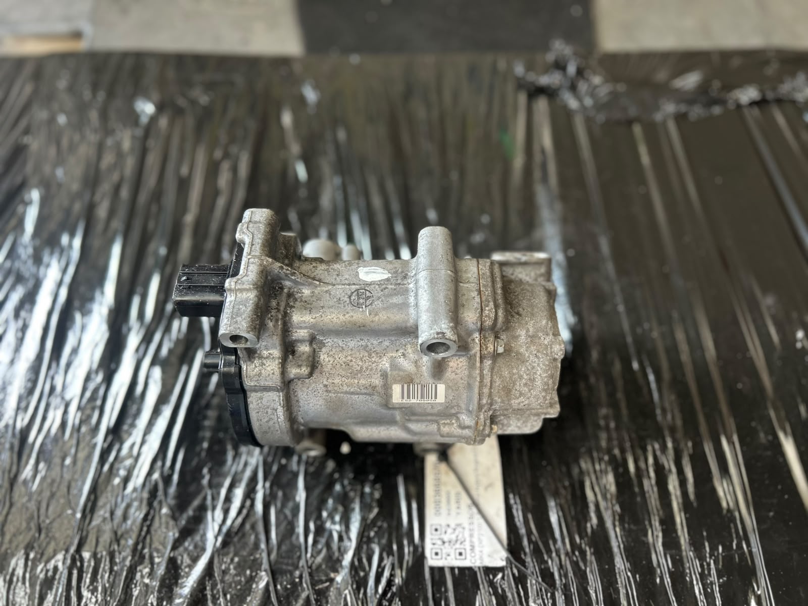COMPRESOR CLIMA TOYOTA YARIS 1.5HYBRID - AN 2022 - COD OEM : 042400-0740 - imagine 2