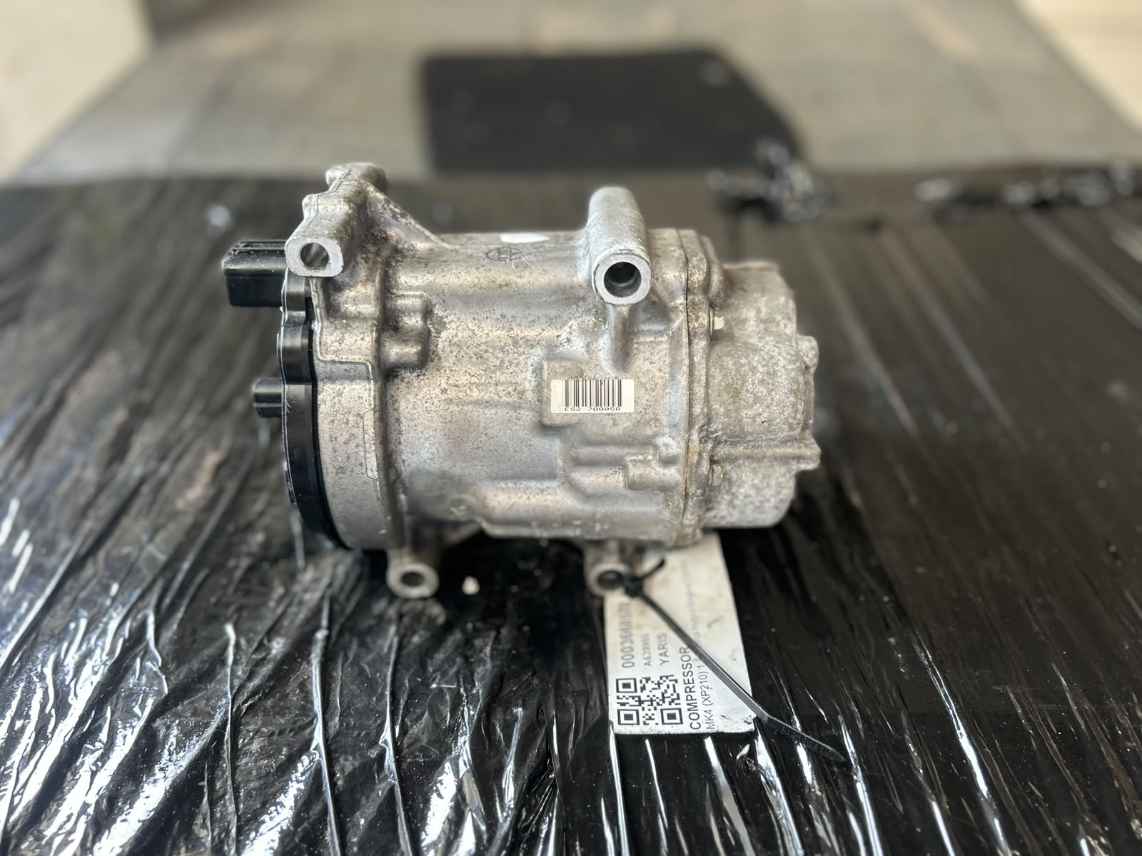 COMPRESOR CLIMA TOYOTA YARIS 1.5HYBRID - AN 2022 - COD OEM : 042400-0740