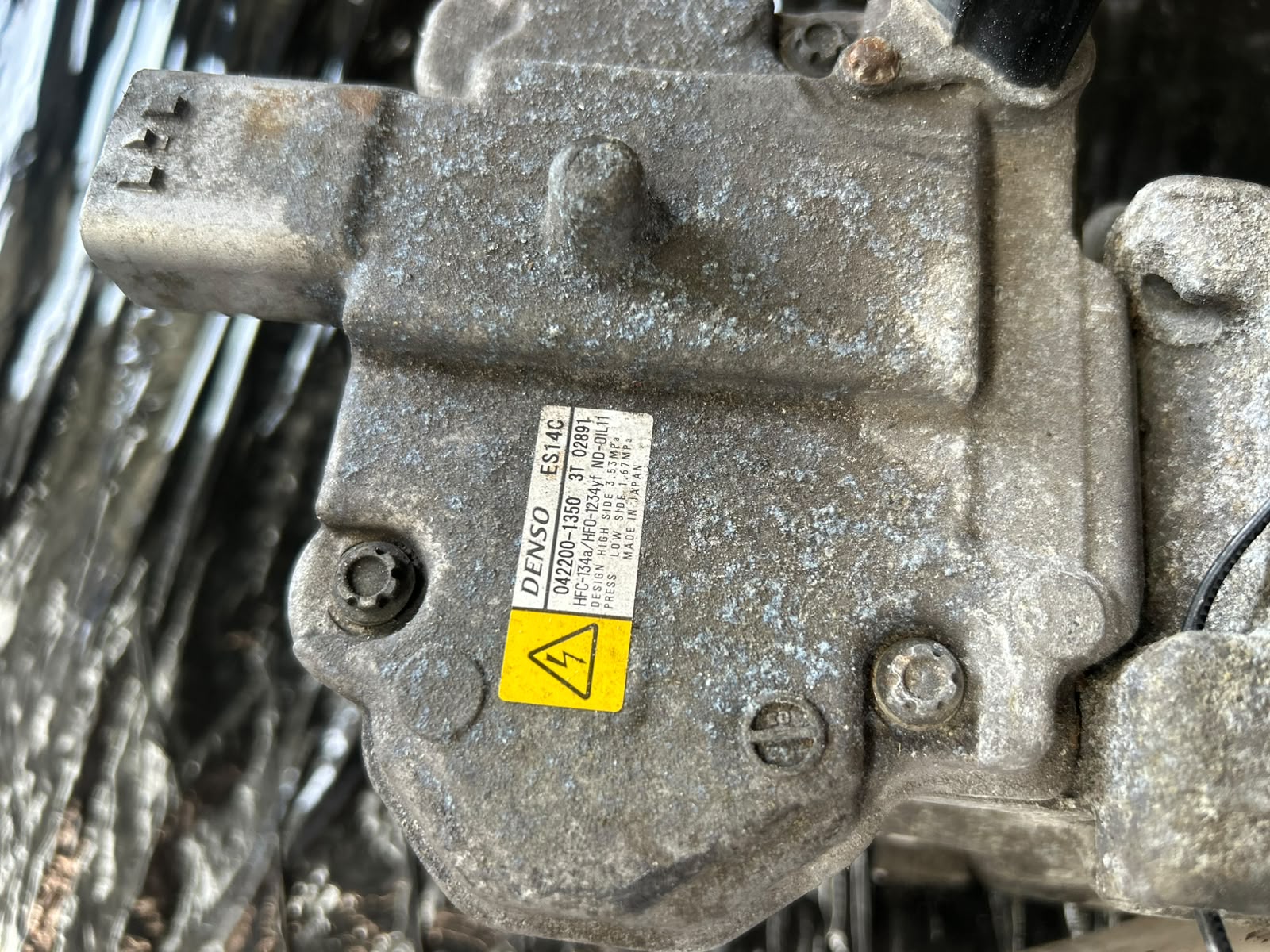 COMPRESOR CLIMA TOYOTA YARIS 1.5HYBRID - AN 2016 - COD OEM : 042200-1350 - imagine 5