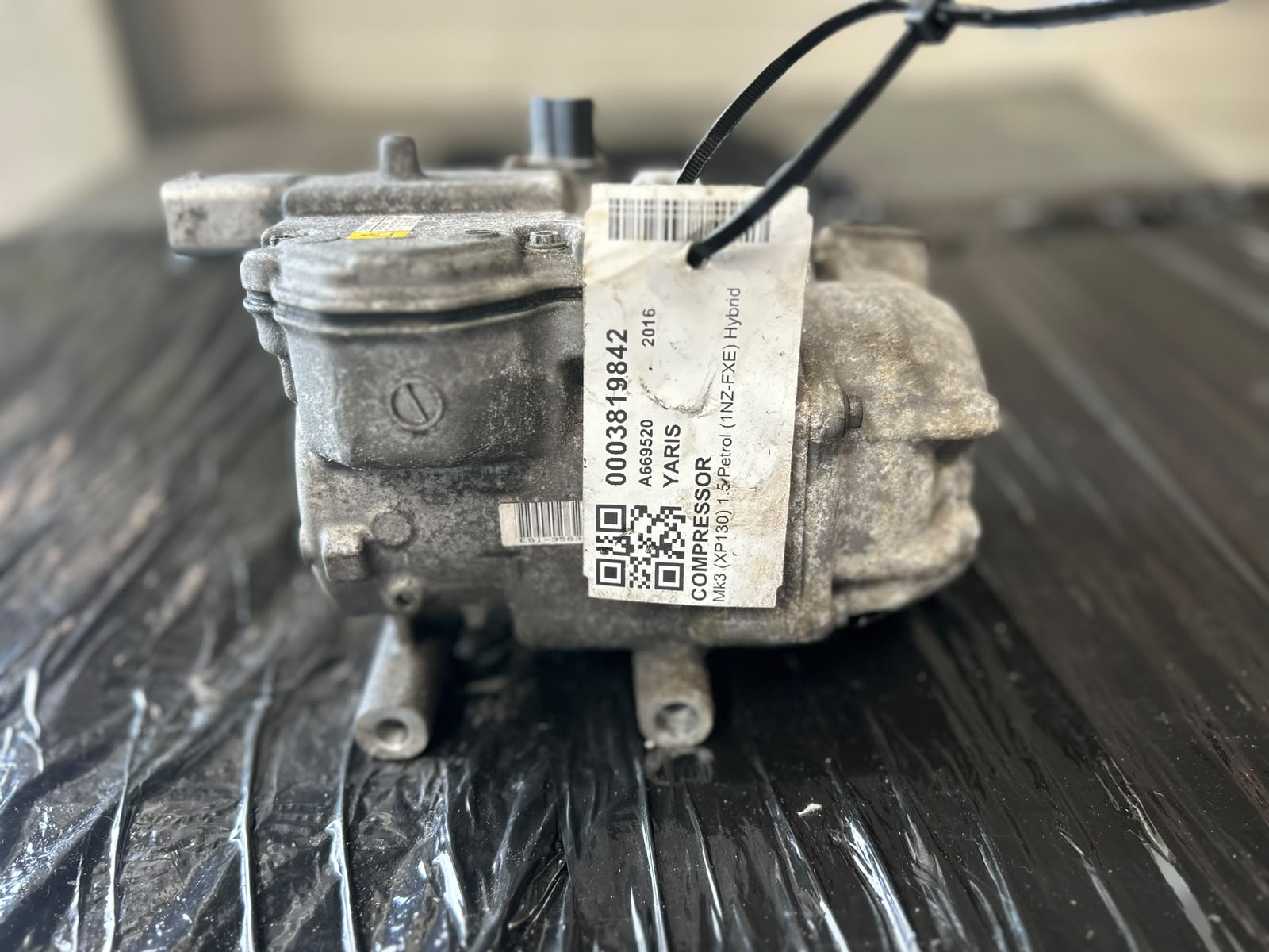 COMPRESOR CLIMA TOYOTA YARIS 1.5HYBRID - AN 2016 - COD OEM : 042200-1350 - imagine 3