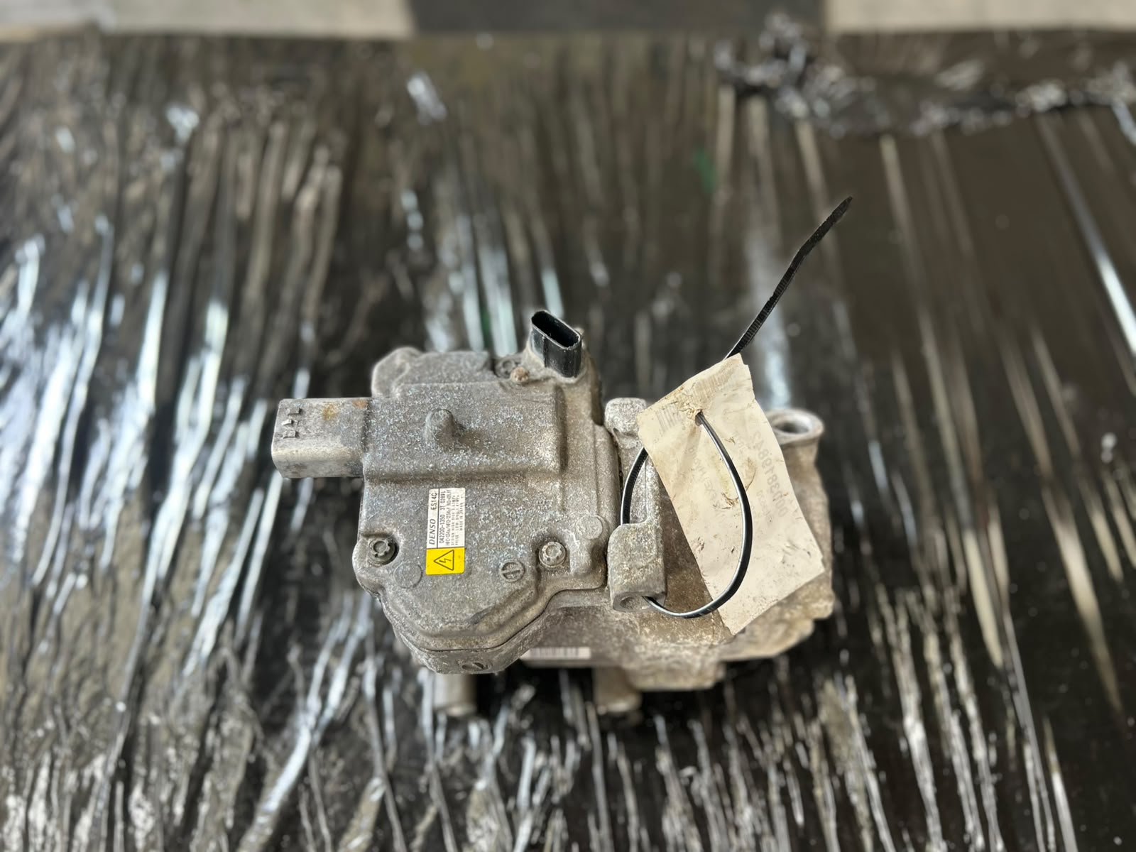 COMPRESOR CLIMA TOYOTA YARIS 1.5HYBRID - AN 2016 - COD OEM : 042200-1350 - imagine 2