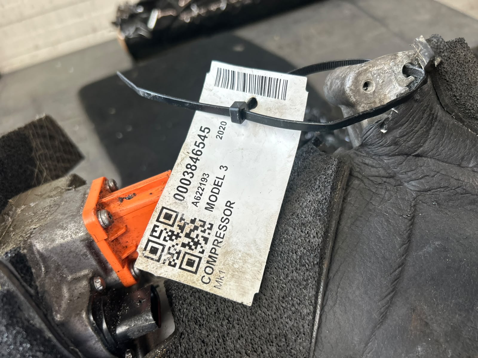 COMPRESOR CLIMA TESLA MODEL Y - AN 2020 - COD OEM : 1501256-00-I - imagine 3