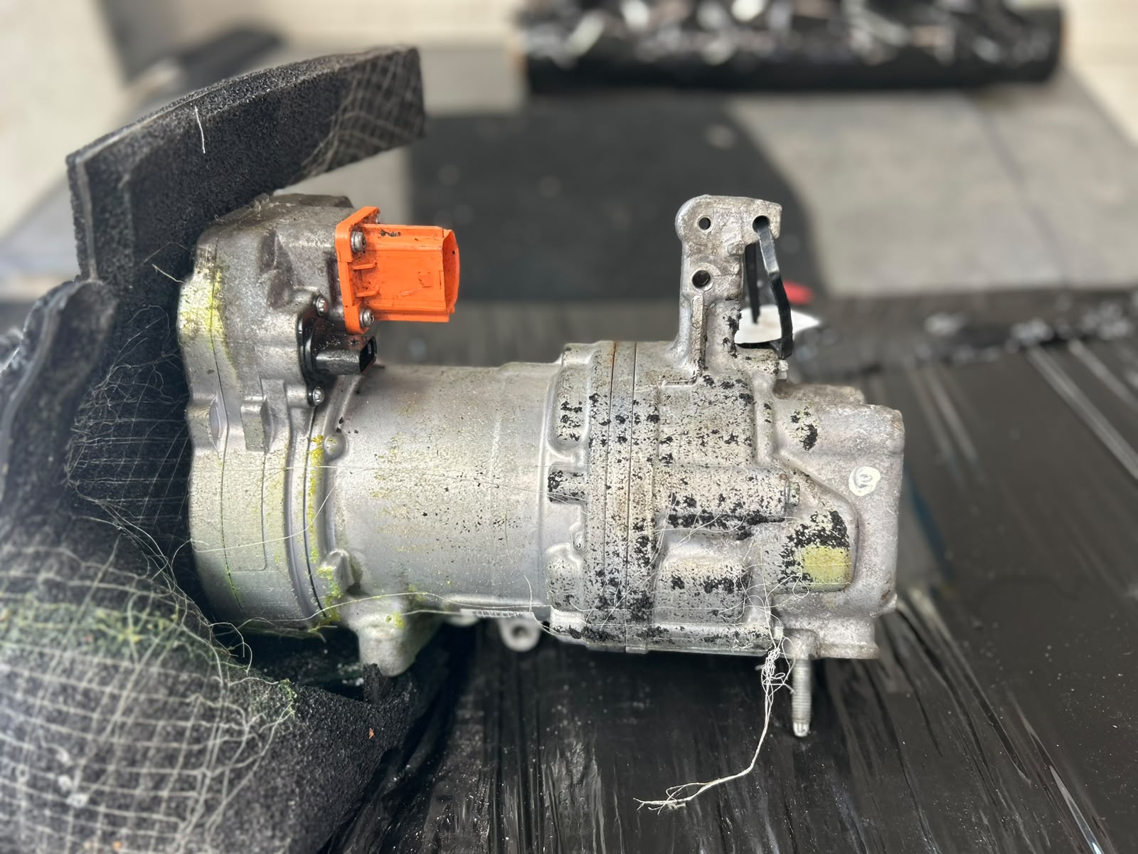 COMPRESOR CLIMA TESLA MODEL Y - AN 2020 - COD OEM : 1501256-00-I