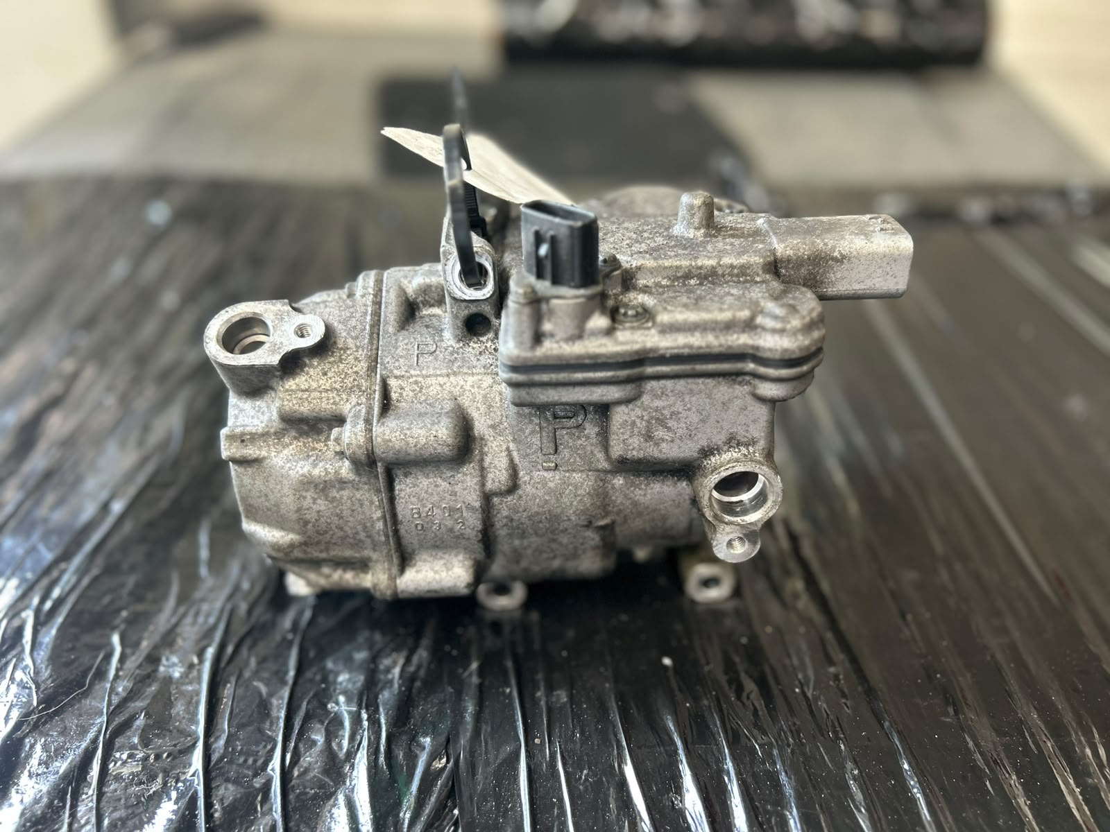 COMPRESOR CLIMA TOYOTA PRIUS 1.8BENZINA - AN 2010 - COD OEM : 042200-0212
