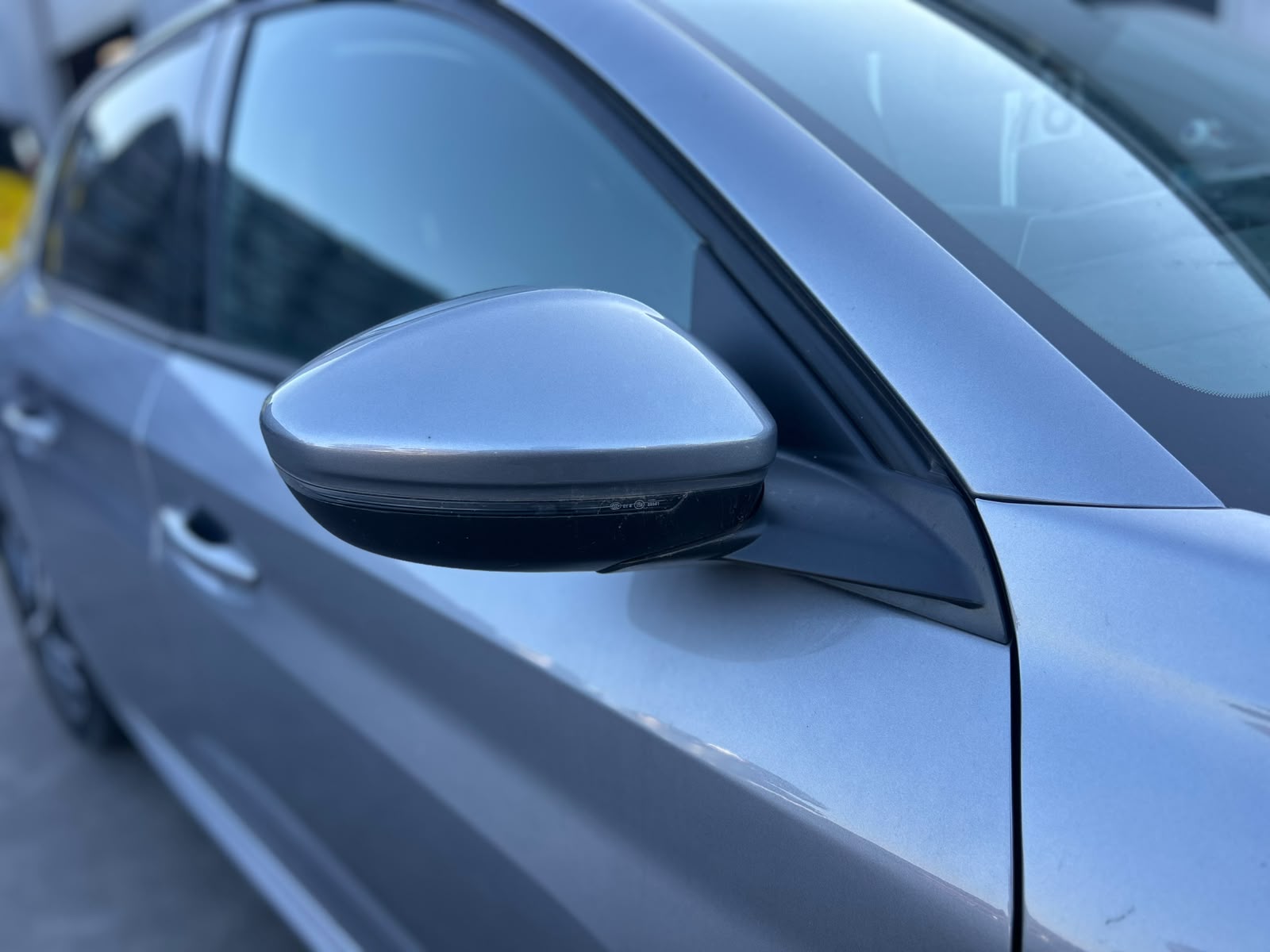 Oglinda Stanga/Dreapta cu rabatare - Peugeot 208 - An 2022