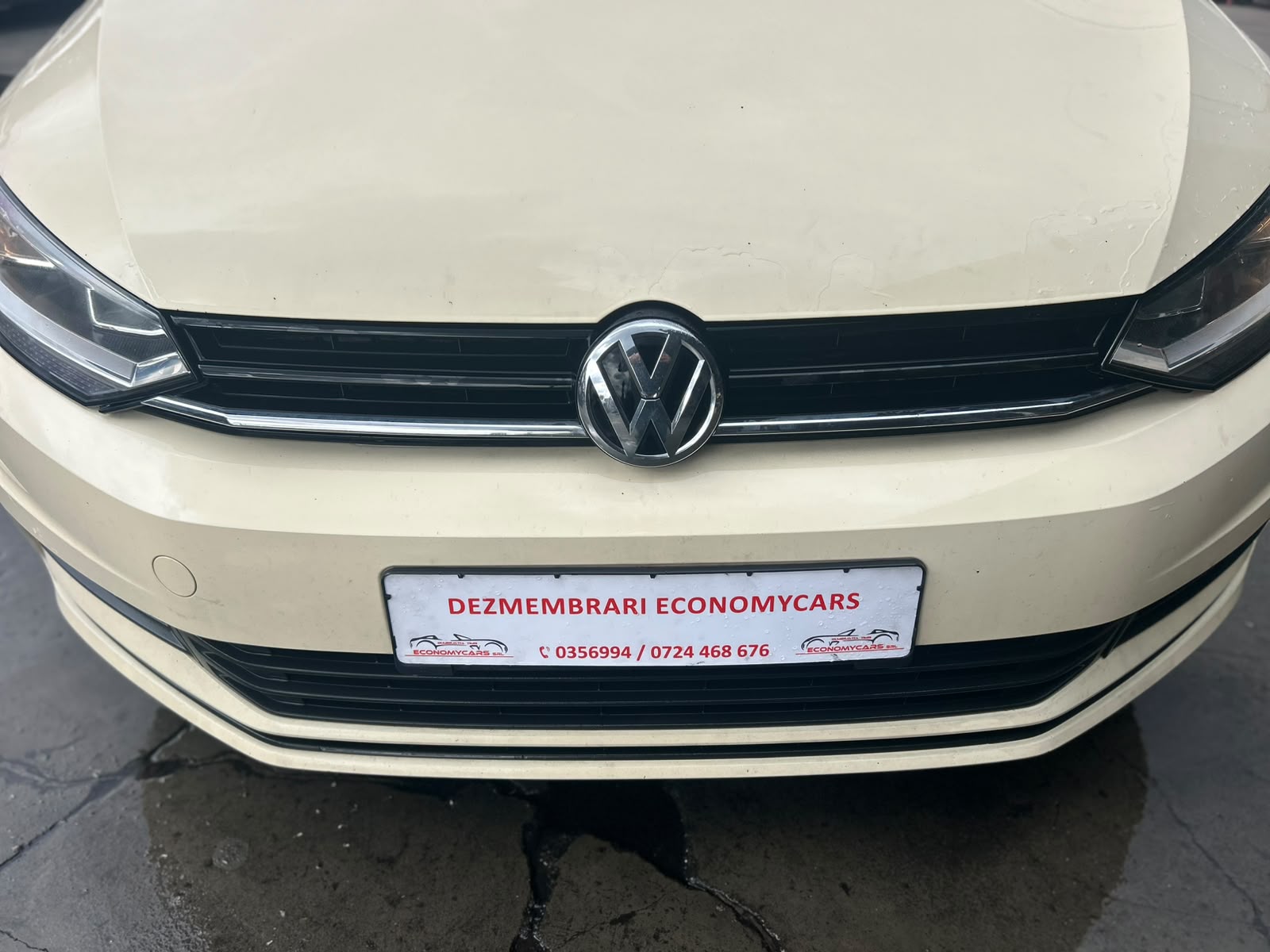 Grila centrala Volkswagen Touran (5T) - An 2016