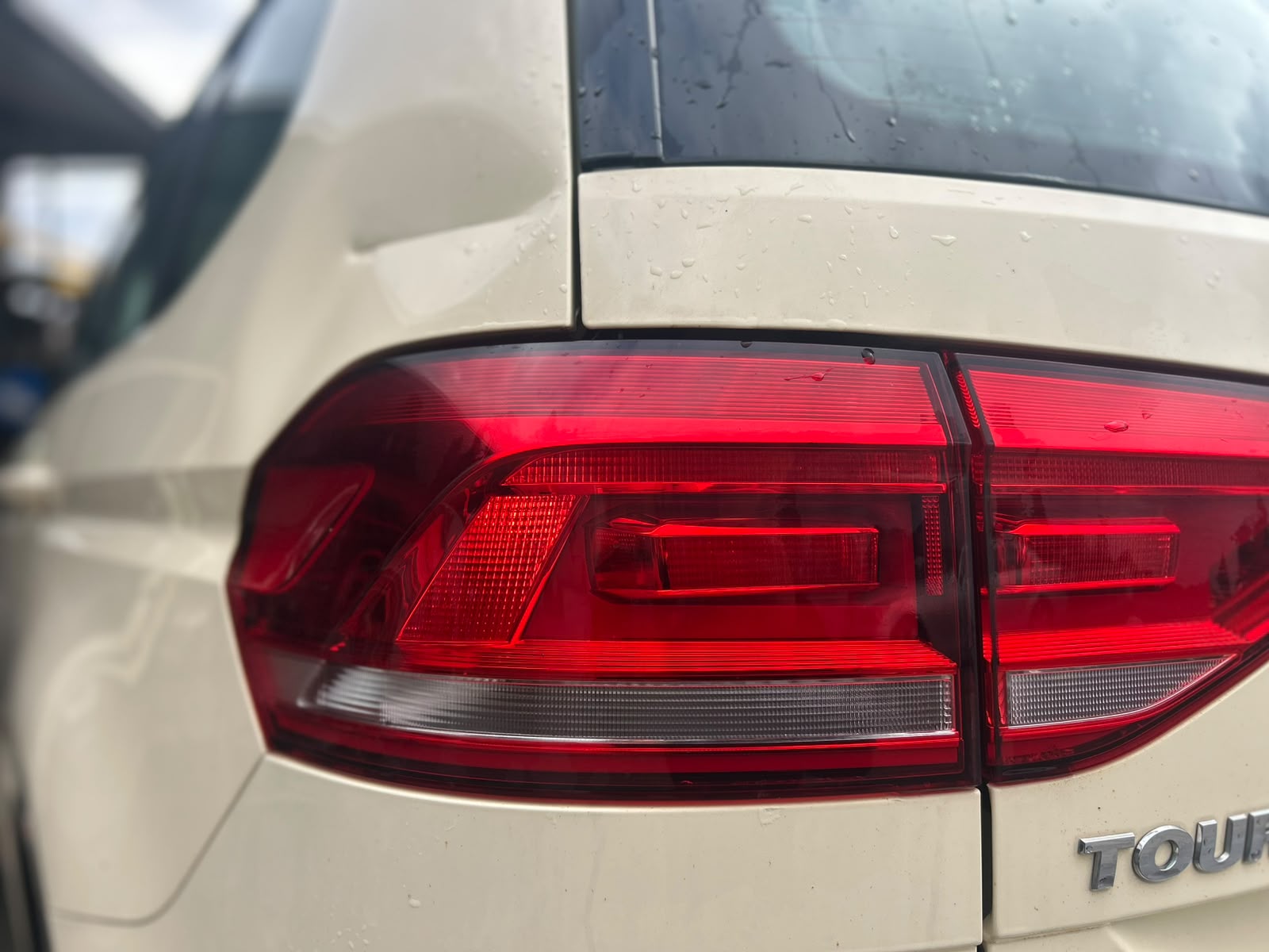Stop Stanga/Dreapta pe caroserie Volkswagen Touran (5T) - An 2016 - imagine 2