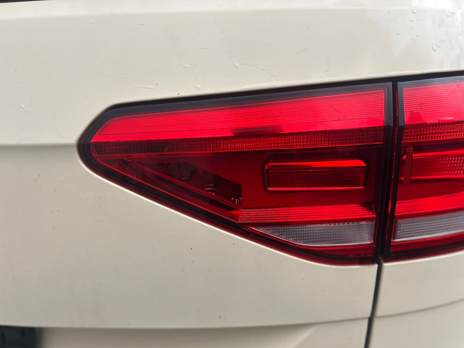 Stop Stanga/Dreapta pe haion Volkswagen Touran (5T) - An 2016 - imagine 2