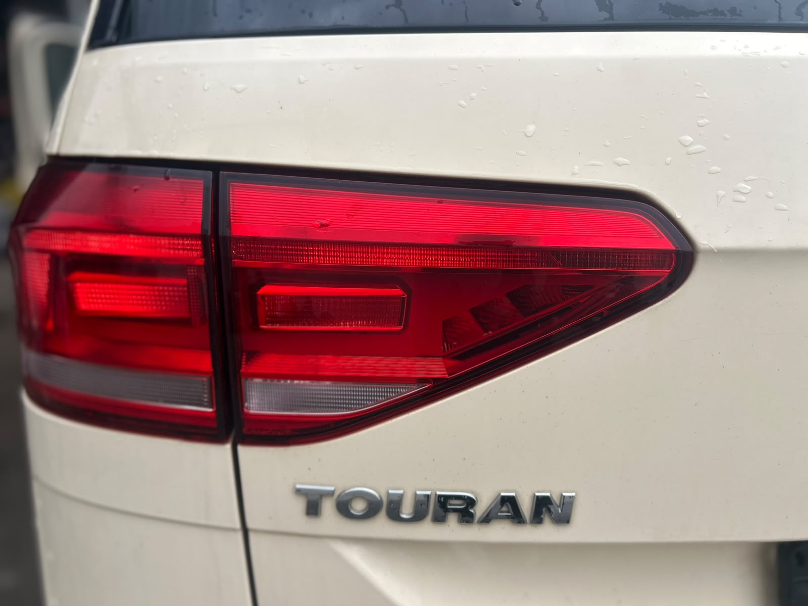 Stop Stanga/Dreapta pe haion Volkswagen Touran (5T) - An 2016
