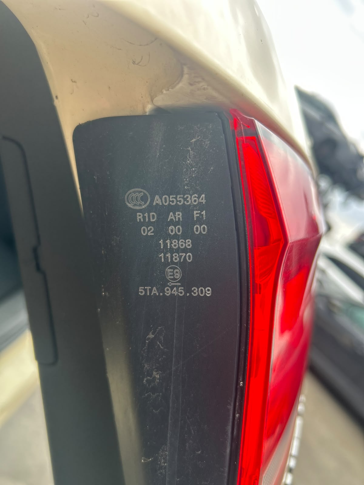 Stop Stanga/Dreapta pe haion Volkswagen Touran (5T) - An 2016 - imagine 4